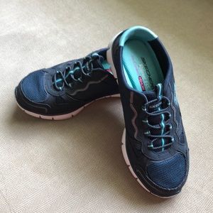 Sketchers slip on size 6